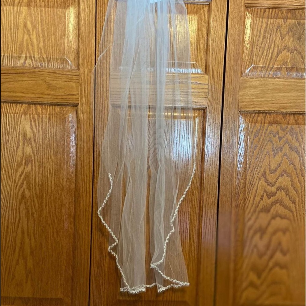 Elegant White Bridal Veil with Beaded Edge